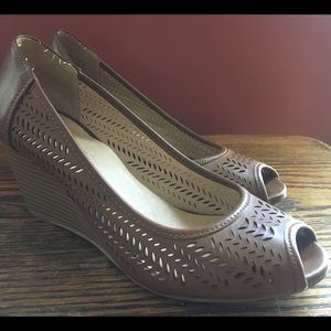 CL by Chinese Laundry, Nice Game Wedge